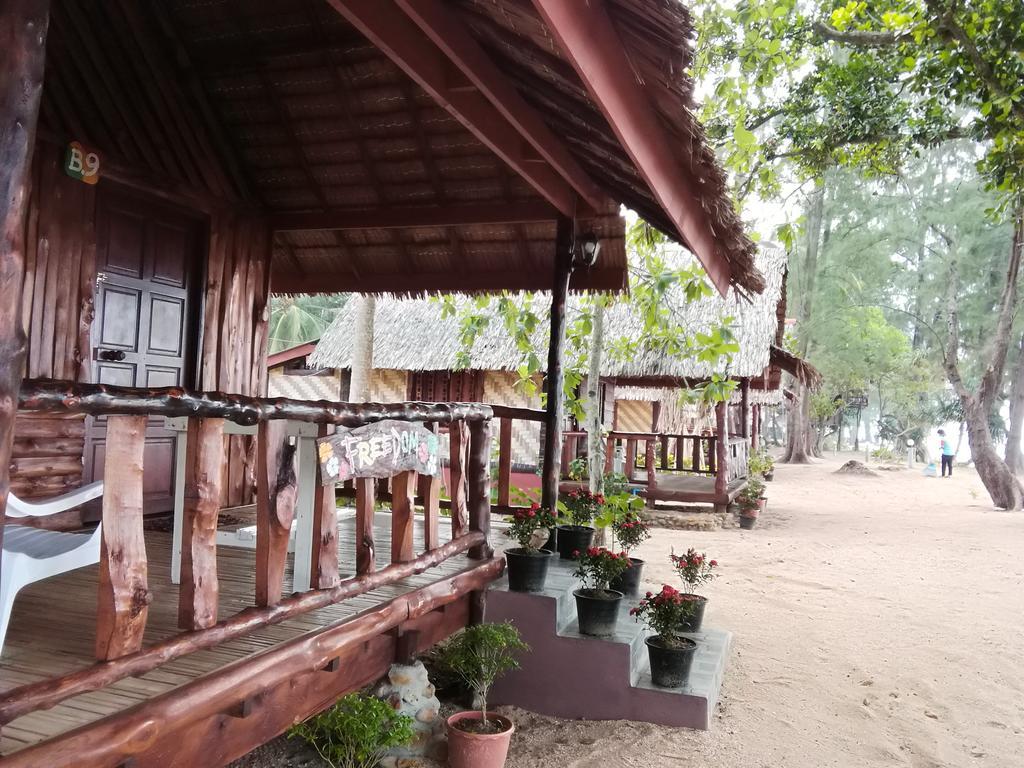 Kohjum Freedom Resort Koh Jum Ngoại thất bức ảnh