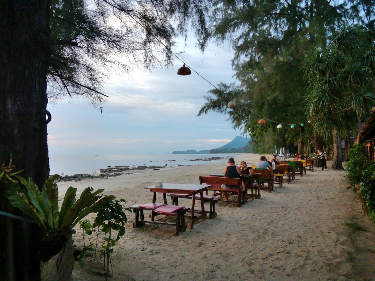 Kohjum Freedom Resort Koh Jum Ngoại thất bức ảnh