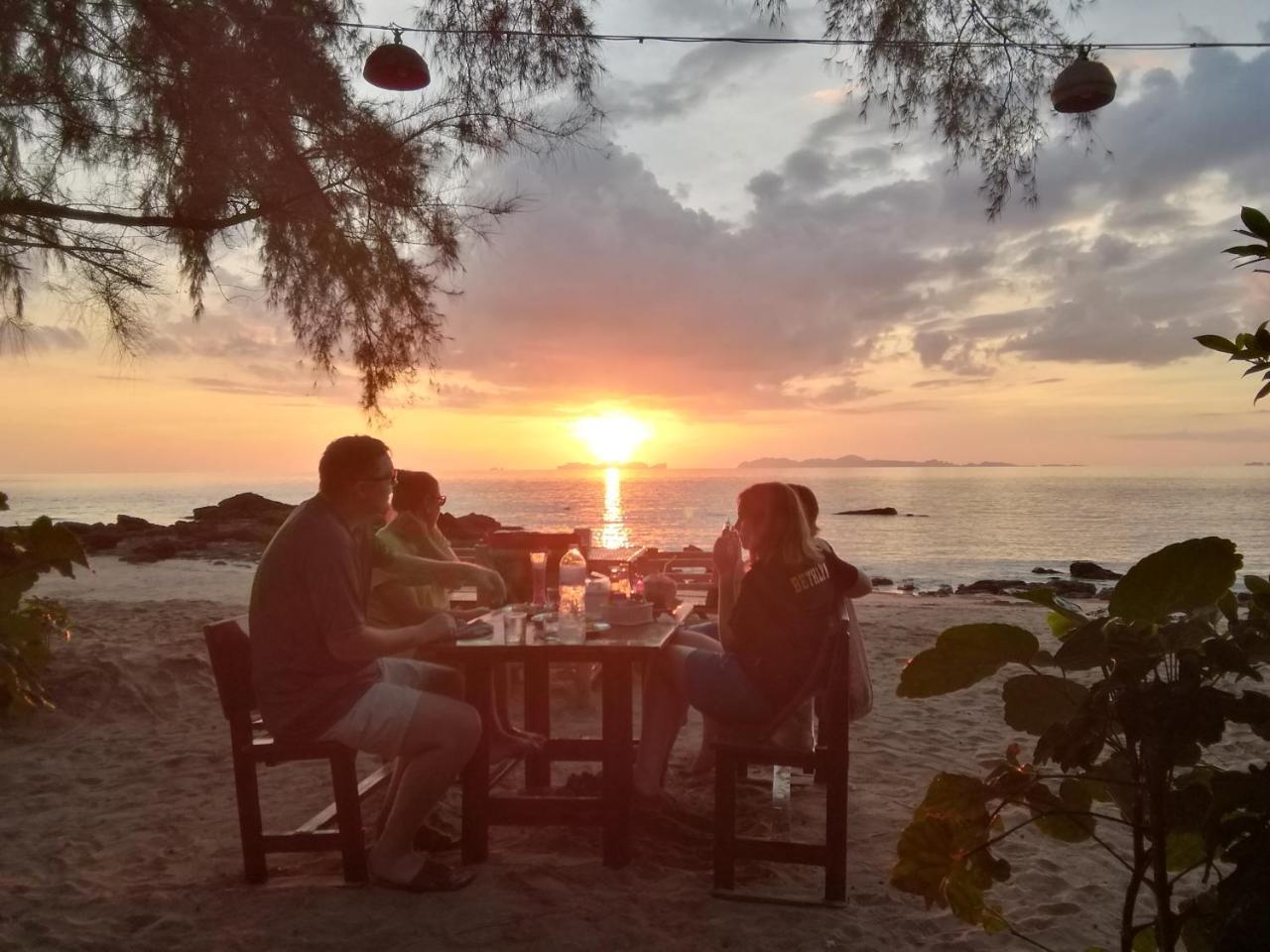 Kohjum Freedom Resort Koh Jum Ngoại thất bức ảnh